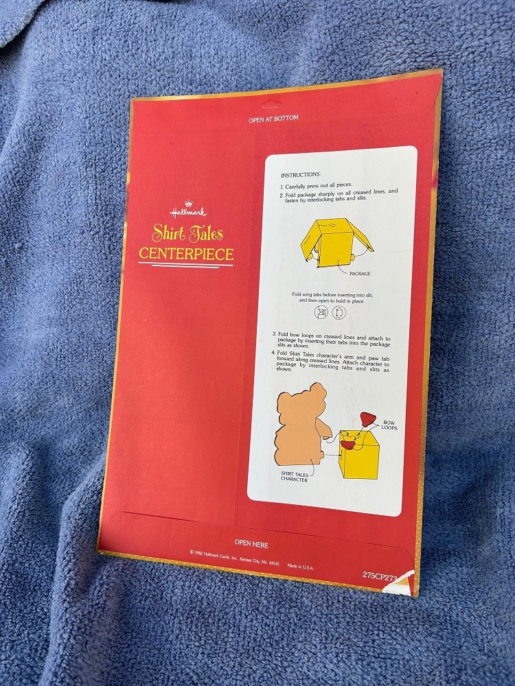 1982 VINTAGE HALLMARK SHIRT TALES HAPPY BIRTHDAY CENTERPIECE – MINT IN PACKAGE