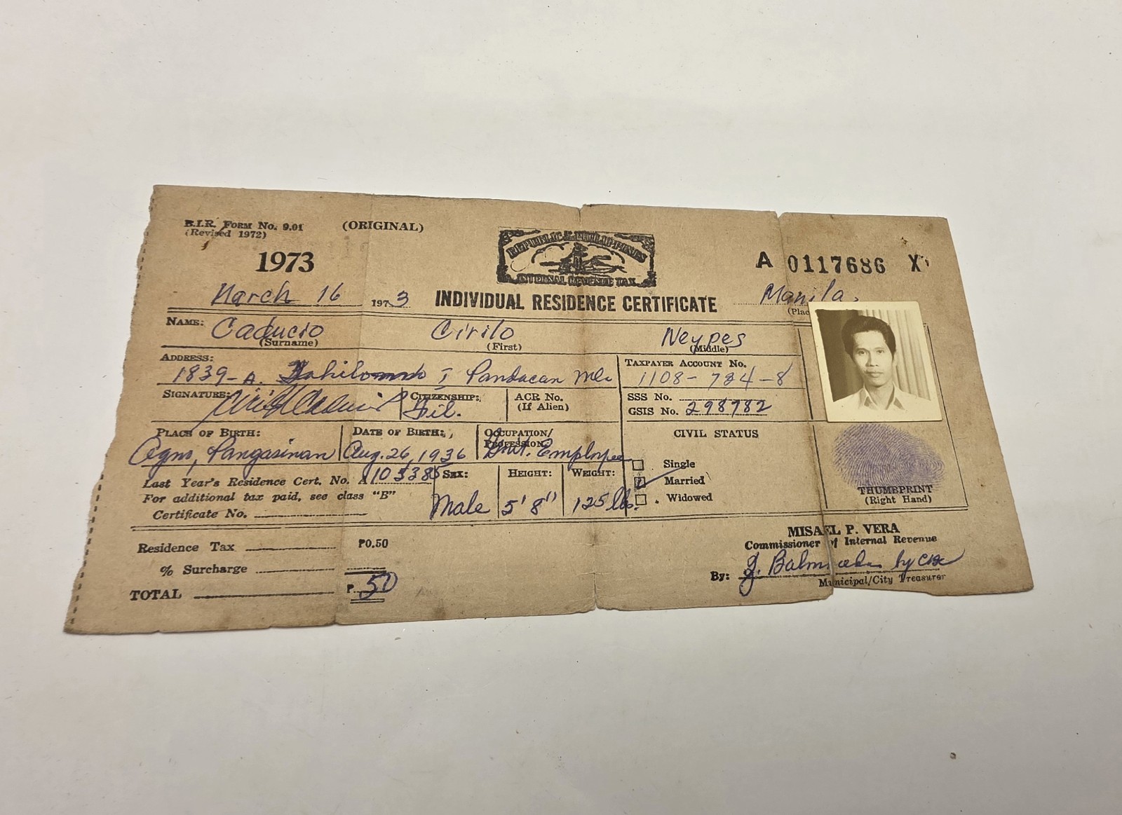 1973 Philippines Individual Residence Certificate with Photo & Thumb Print.Used.