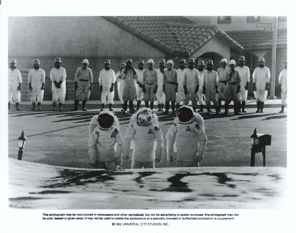 E.T. The Extra-Terrestrial NASA astronauts walking up driveway 8×10 1982