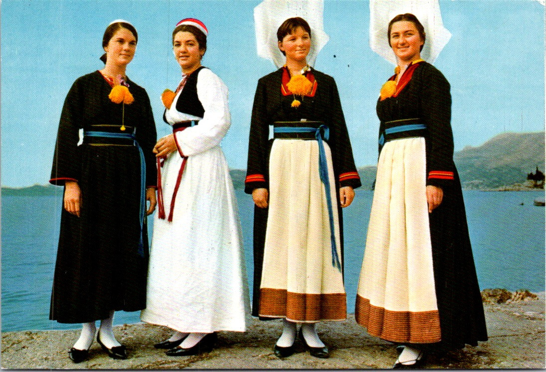 (124) EX Yugoslavia (now in Croatia) Folk Costume of Dubrovnik