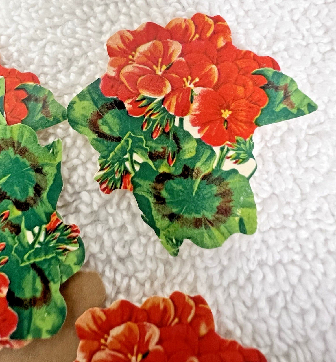 Vintage Dennison’s 32 Red Orange Geranium Gummed Sticker Seals 1 1/8″ x 1 1/4″