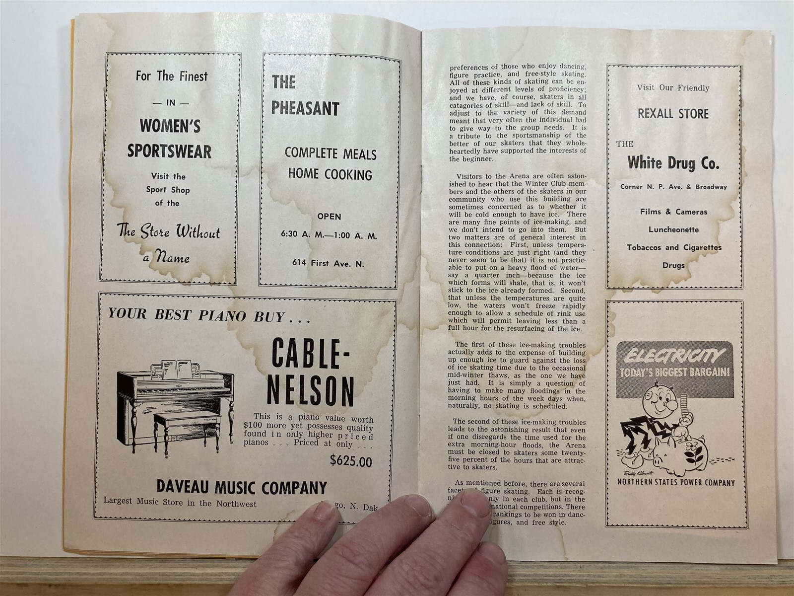 1952 Jack Frost Ice Revue Fargo Moorhead Winter Club Ice Skating Program ND MN